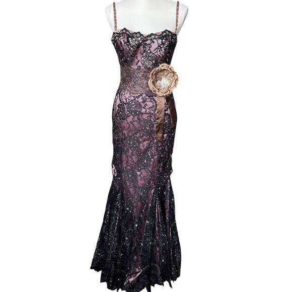 MANDALAY Sleeveless Lace‎ and Sequin Embellished Mermaid Gown-Size 6 - Picture 1 of 6